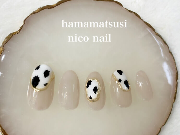 干支ネイル モノクロの可愛い牛柄ネイルはいかがですか